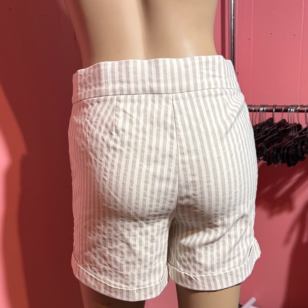 89th & Madison High Waist Striped Shorts - Cream and Tan - Picture 3 of 4